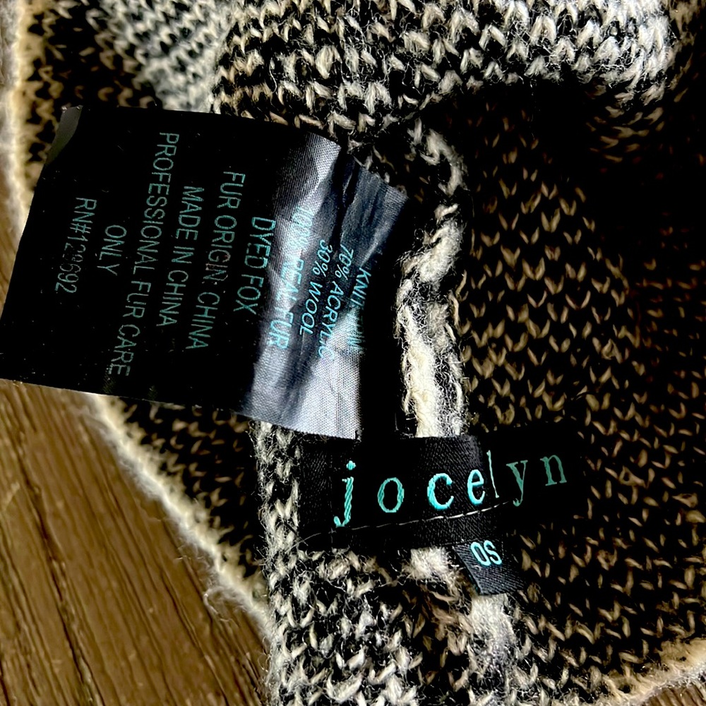 Beautiful beanie :) knit trim 70% ACRYLIC 30% WOOL 100% REAL FUR DYED FOX .